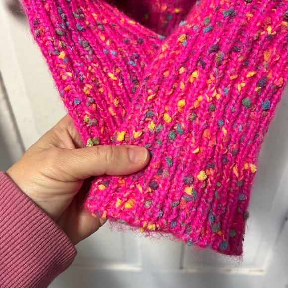 Main strip Bubble sleeve pink confetti sweater size medium - Picture 6 of 8